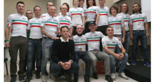 campioni-acsi-granfondo-in-spiaggia-a-riccione-alessandro-petacchi-consegna-maglie-e-medaglie-1-jpg