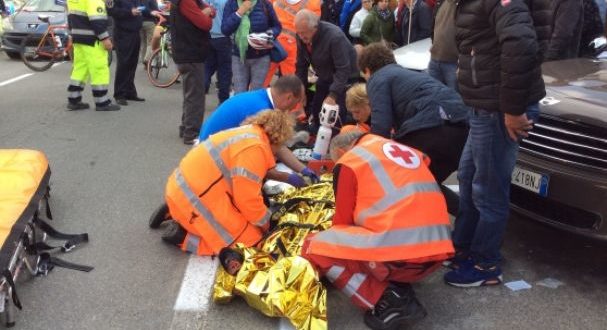 ciclisti-sulla-folla-tre-feriti-2-jpg