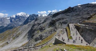 il-richiamo-dello-stelvio-e-irresistibile-per-le-bici-jpg