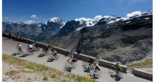 migliaia-di-ciclisti-alla-conquista-dello-stelvio-jpg