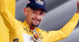 un-team-della-famiglia-pantani-con-roncucci-e-baliani-in-ammiraglia-jpg