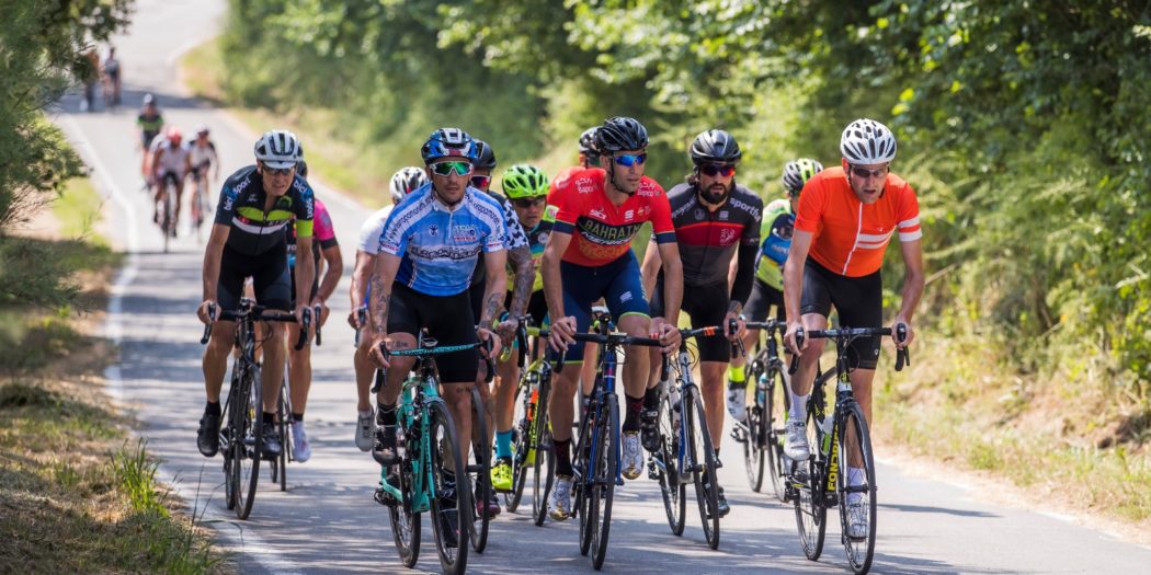 bicicletta corsa nel fango