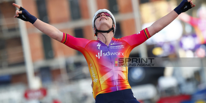 Omloop Het Nieuwsblad Women 2023 - 15th Edition - Ghent - Ninove 132,2 km - 25/02/2023 - Lotte Kopecky (BEL - Team SD Worx) - foto Rafa Gomez/SprintCyclingAgency©2023
