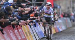 Ciclocross, van der Poel stravince anche a Gavere. Vanthourenhout è secondo e allunga in Coppa del Mondo